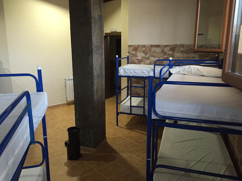 Albergue Santo Tomas De Canterbury Леон Экстерьер фото