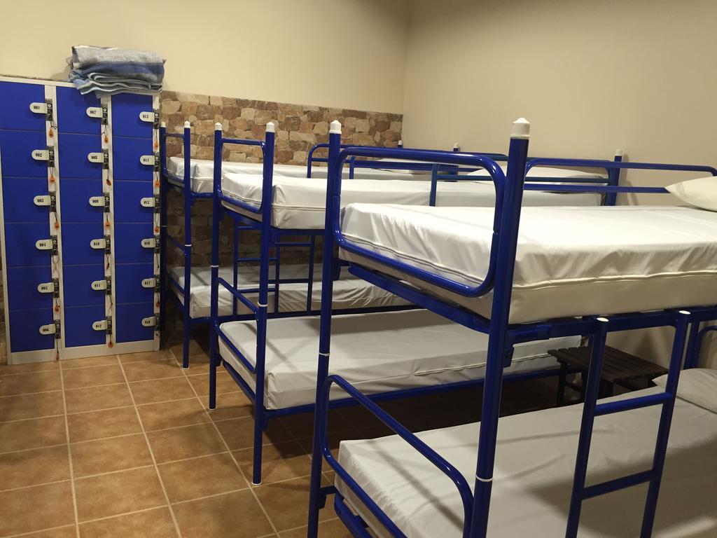 Albergue Santo Tomas De Canterbury Леон Экстерьер фото