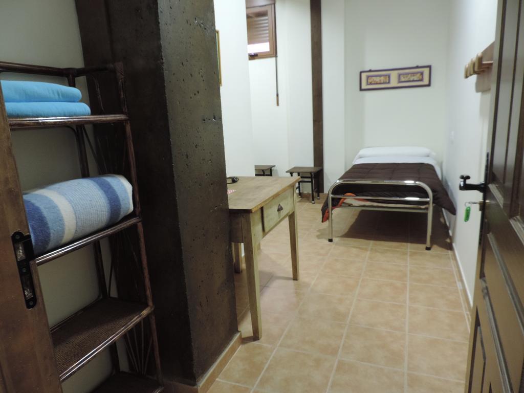 Albergue Santo Tomas De Canterbury Леон Экстерьер фото