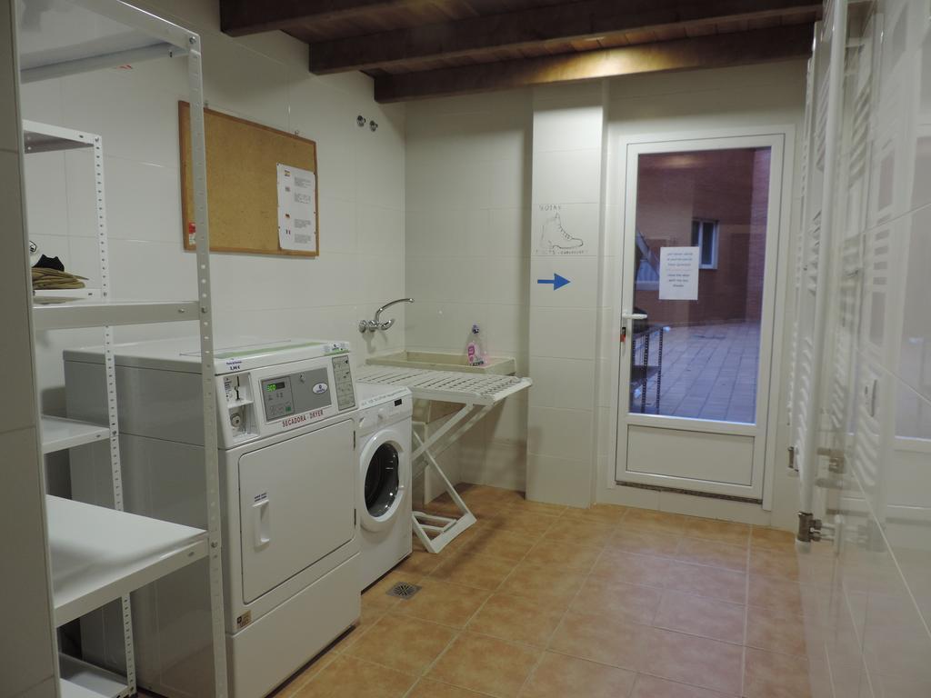 Albergue Santo Tomas De Canterbury Леон Экстерьер фото